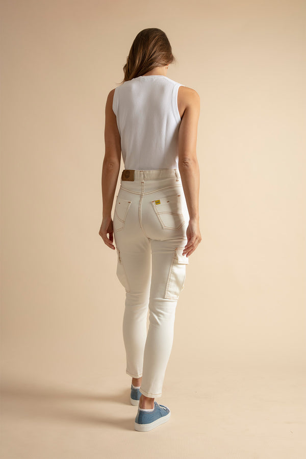 Look with white back women's cargo jeans and top